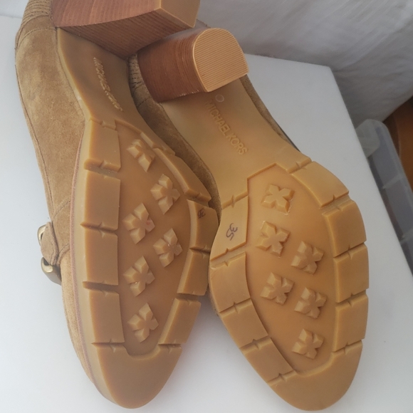 NWOT- Michael Kors shoes - Picture 5 of 8